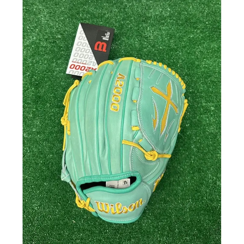 Wilson A2000 B23 12" Pitchers Right Handed Baseball Glove - WBW10227012
