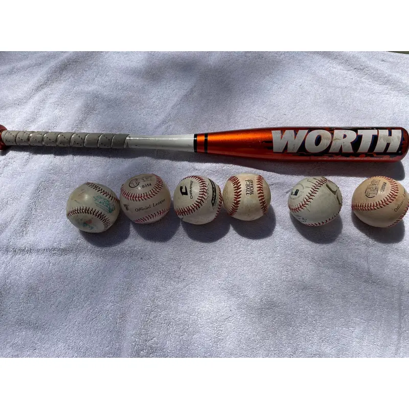 Worth T-Ball bat 26/14 Drop -12  comes w/ a bonus half dozen T-Balls!