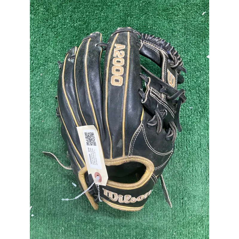 Black Wilson A2000 RH Infield Baseball Glove 11.75" (Used)