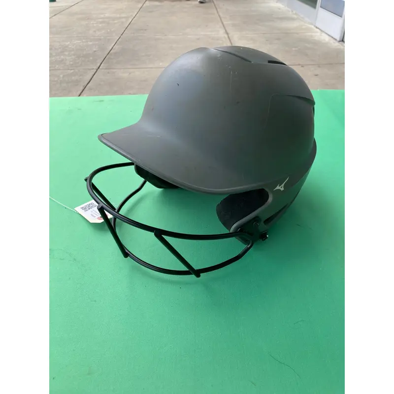 Used 6 3/8 - 7 5/8 Mizuno Batting Helmet