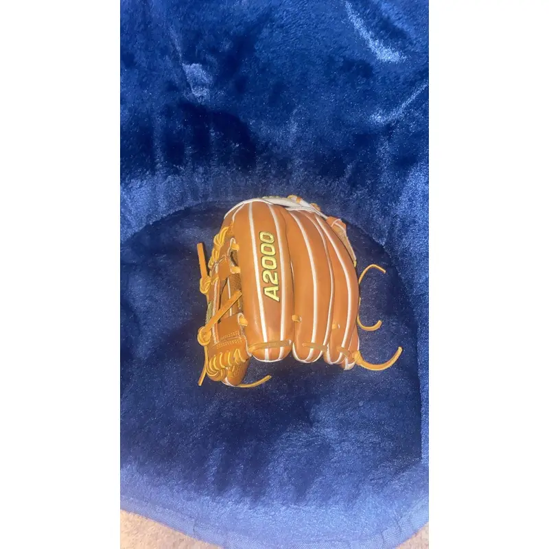 Wilson RH Infield A2000 Baseball Glove 11.75" (New)