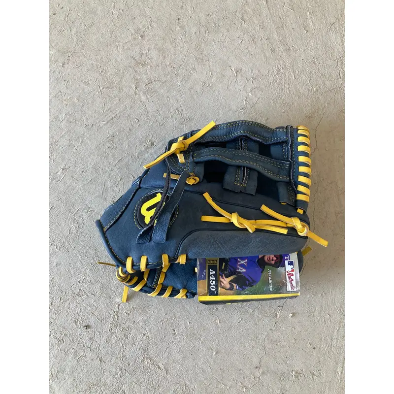 NEW Wilson A450 Outfield Baseball Glove | RH 12"