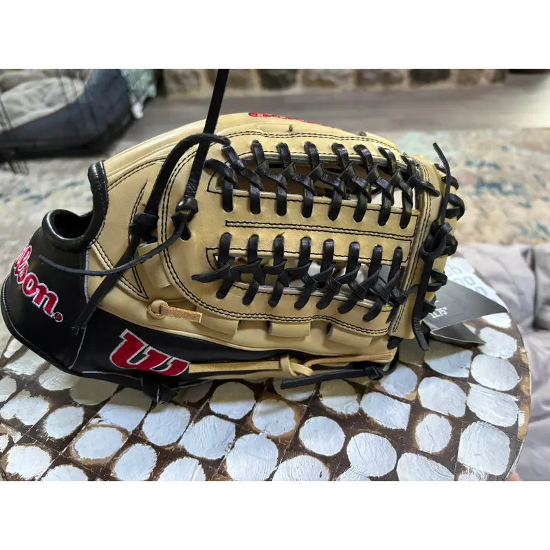 Wilson RH Pitcher's A2000 Baseball Glove 11.75" (New)