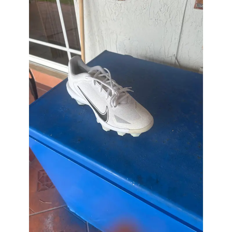 White Men's Size M 10.0 (W 11.0) Nike Molded Cleats (New) Trout