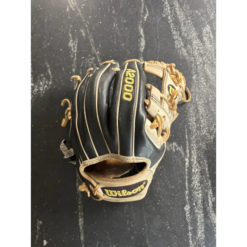 Wilson RH Infield A2000 Baseball Glove 11.5" (Used)