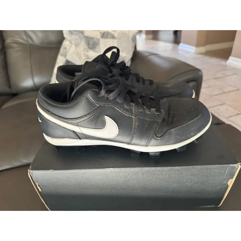 Black Men's Size M 10.5 (W 11.5) Nike Low Top Air Jordan Molded Cleats (Used)