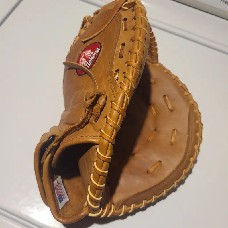 Catcher's RH CM275BF special edition Nokona Softball Glove 32.5" (New)