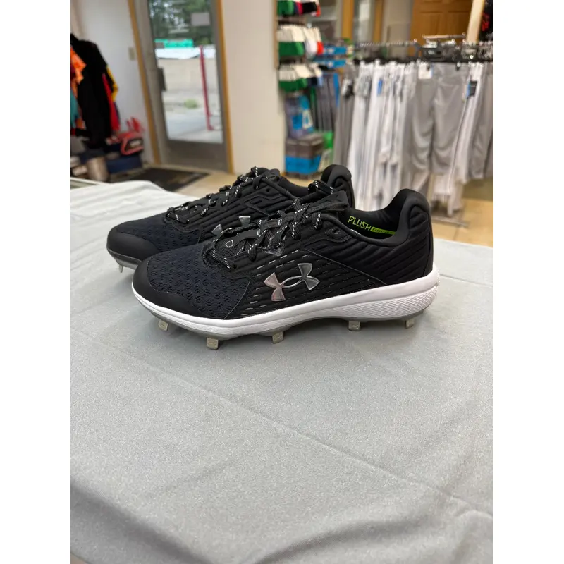 Under Armour Metal Baseball Cleats - Size 7