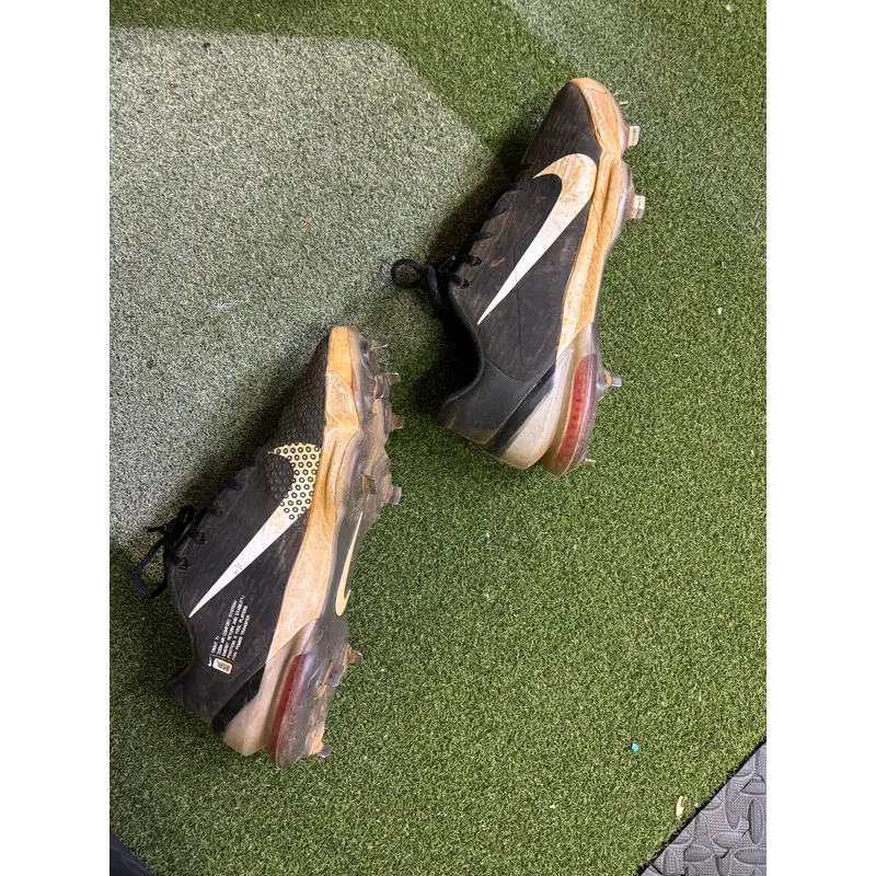 Black Men's Size M 9.5 (W 10.5) Adult Nike Low Top Metal Force Zoom Trout 7 (Used)