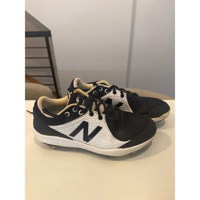 Unisex Size M 10.0 (W 11.0) Adult New Balance Metal Cleats (Used)