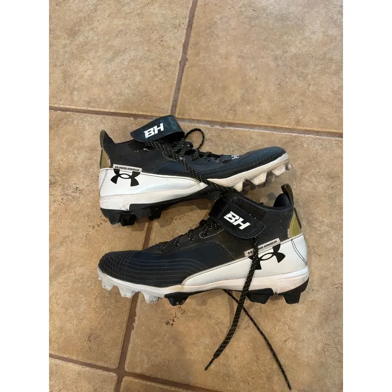 Men's Size M 9.0 (W 10.0) Under Armour (Used)