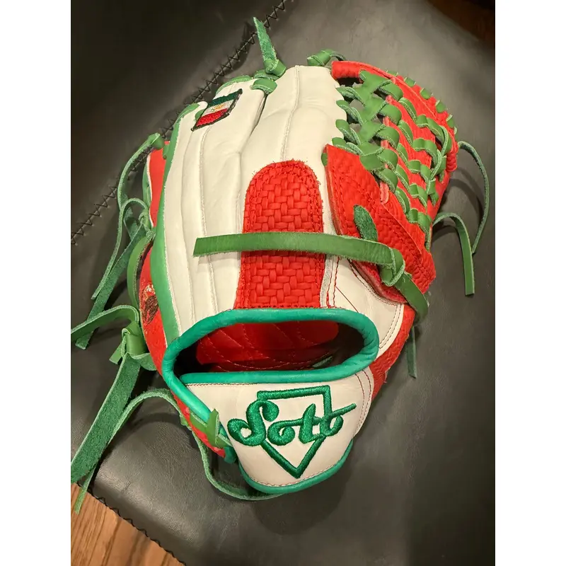 Soto custom RH Baseball Glove 11.75" (New)
