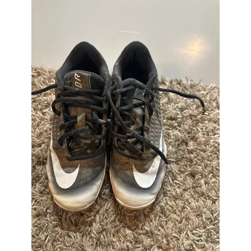 Black Kid's Size M 3.5 (W 4.5) Youth Nike Low Top vapor Molded Cleats (Used)