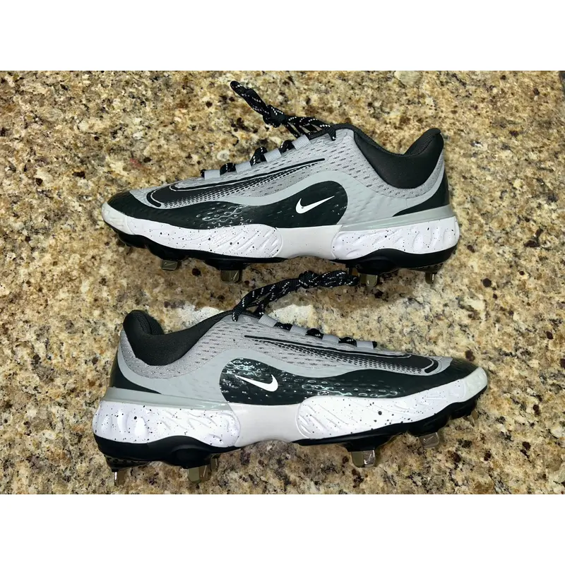 Nike Men's Alpha Huarache Elite 4 Metal Baseball Cleats Size 8.5