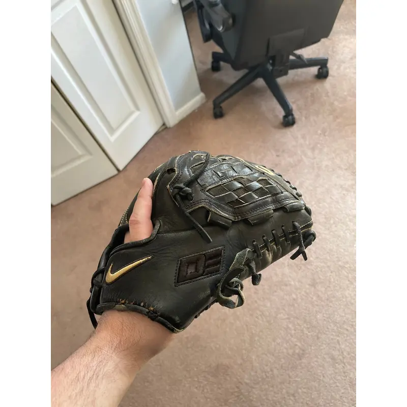 Nike Right Hand Throw Pitcher's Diamond Elite 12" (Used)