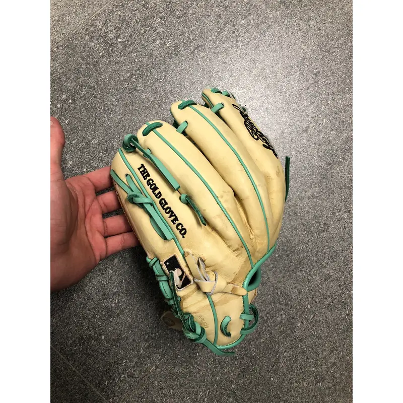 Rawlings Heart of the Hide (new With Defects )