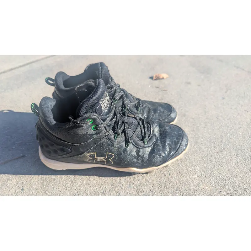Under Armour Bryce Harper Used Size M 7.0 Youth Cleats