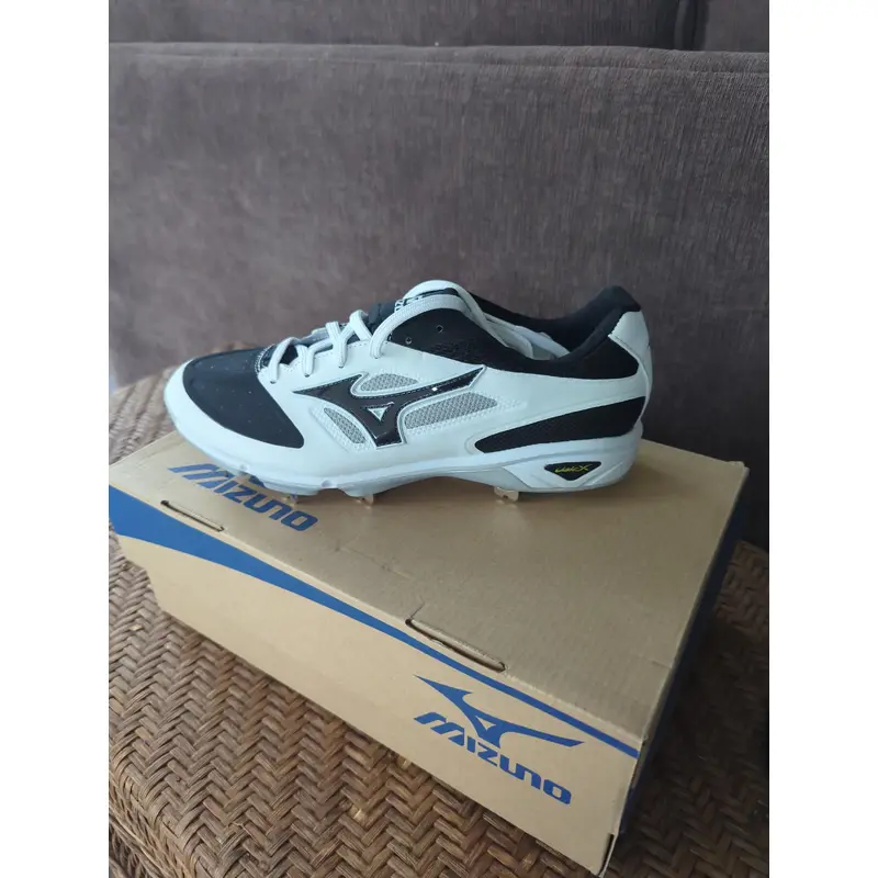 White Men's Size M 12.5 (W 13.5) Adult Mizuno Low Top Metal (New)