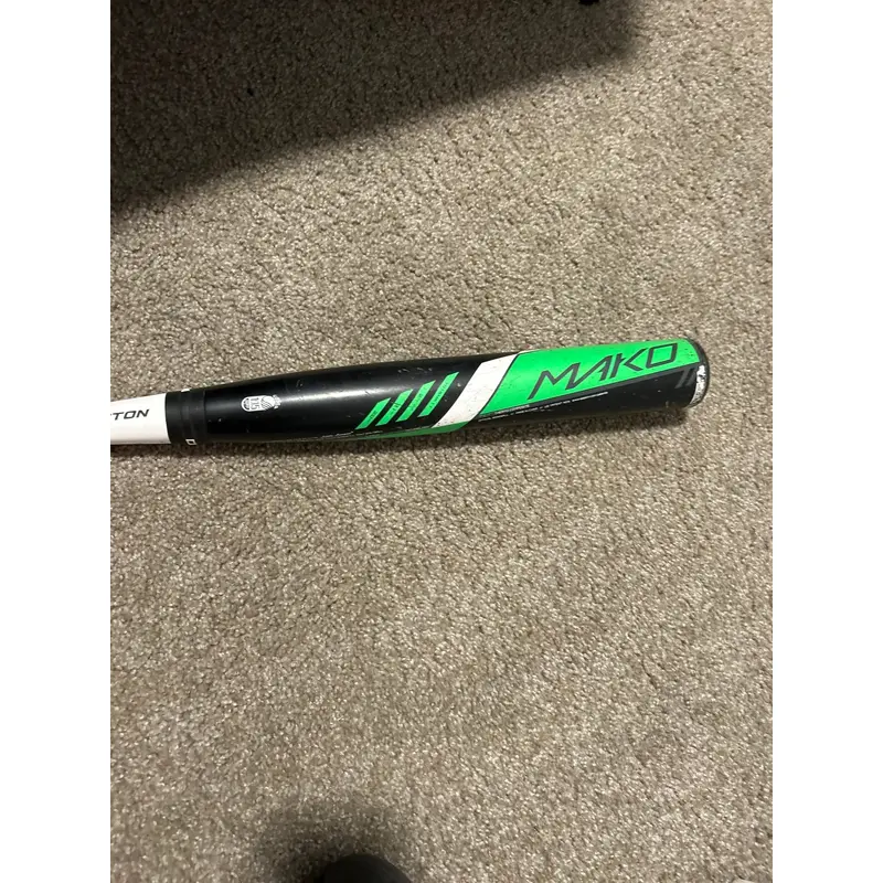 Easton bat Mako