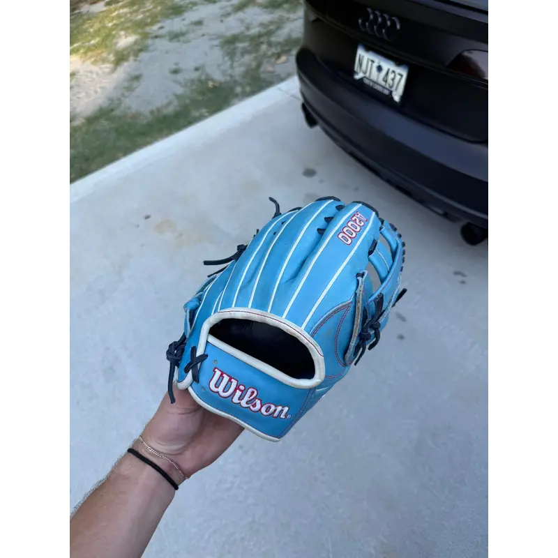 Wilson RH Outfield A2000 Baseball Glove 12.75" (New)
