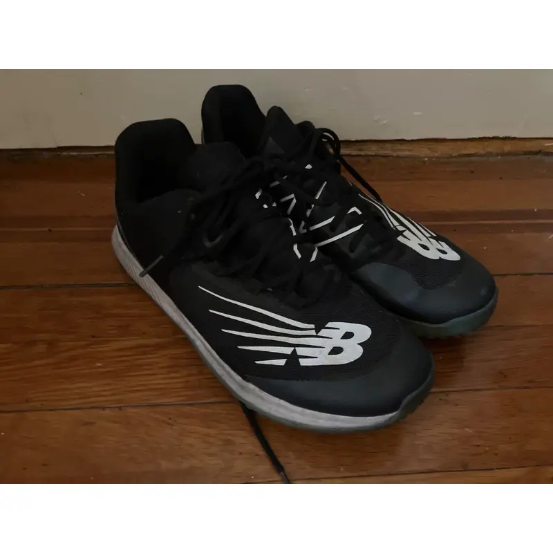Black Men's Adult Size M 11.0 (W 12.0) New Balance Shoes (Used)