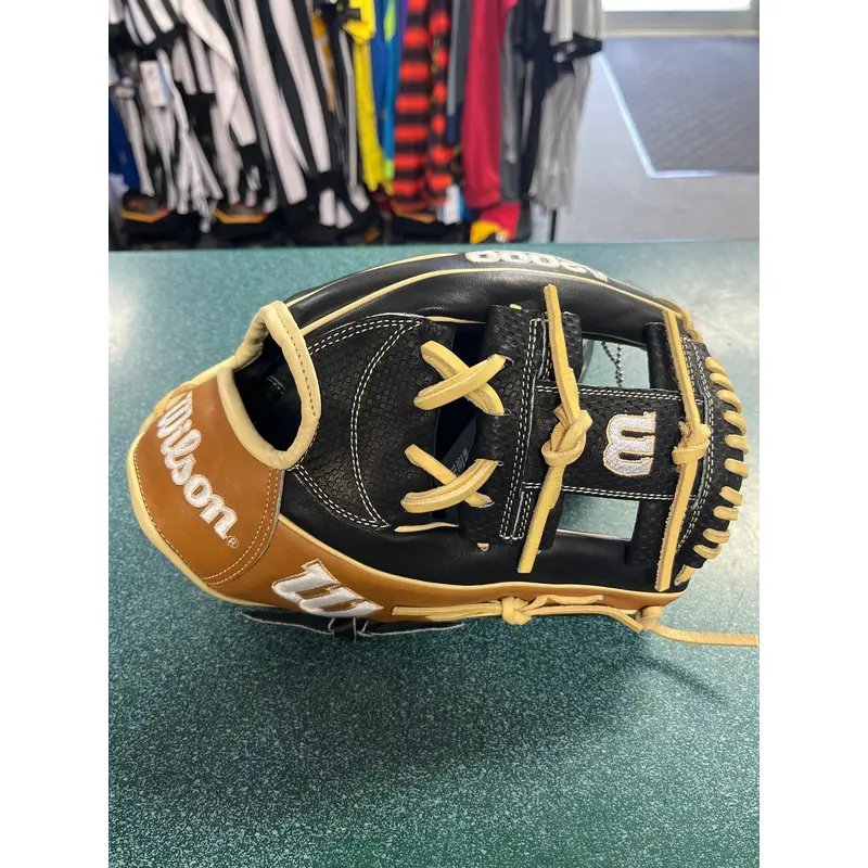 Wilson 1787SC New Infield 11.75" A2000 Baseball Glove