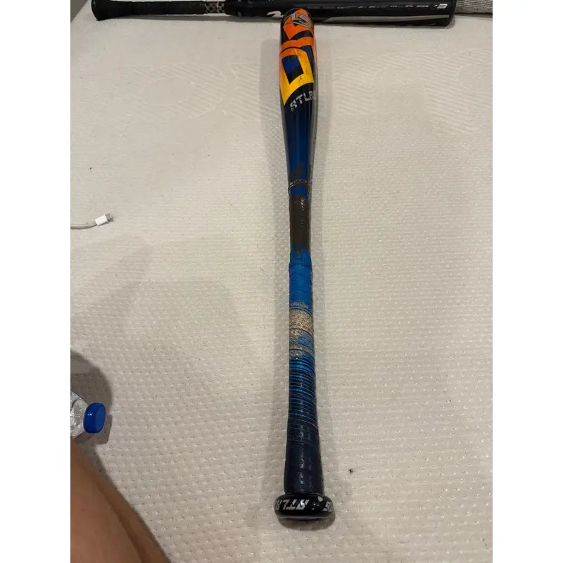 Louisville Slugger Bat (-3) 30 oz 33" (Used)