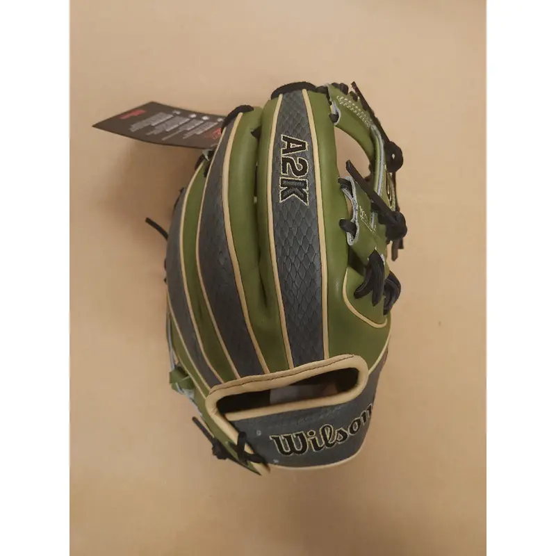 New Wilson 2022 December GOTM Right Hand Throw Infield A2K Baseball Glove 11.5"