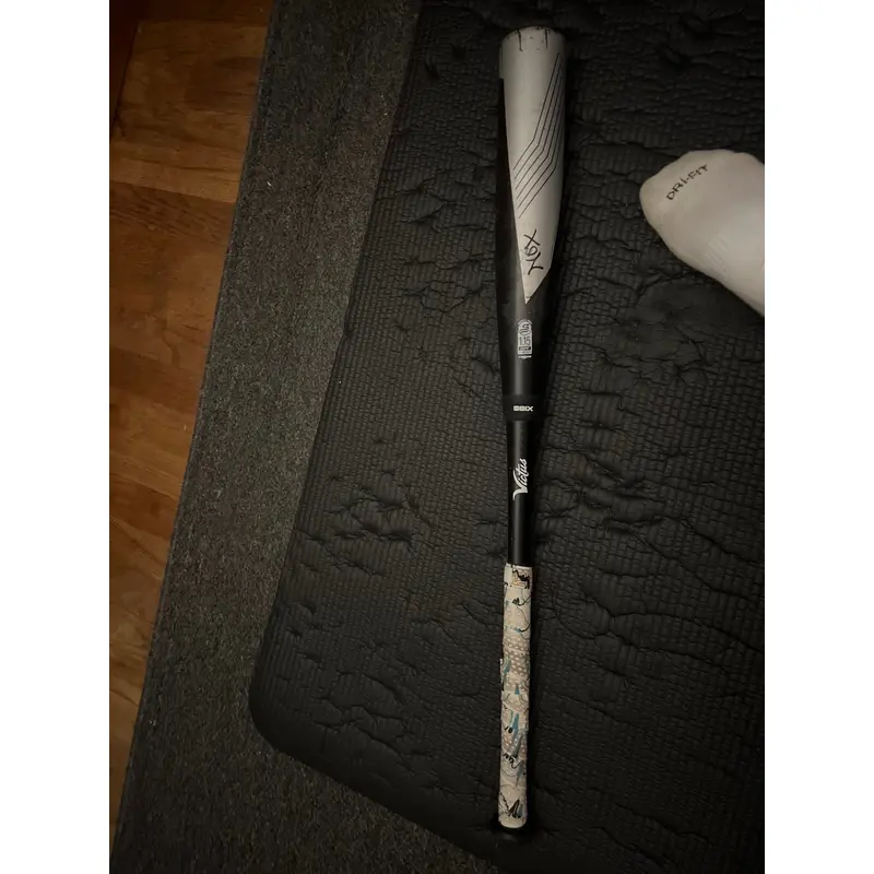 2023 Victus Nox USSSA Certified Bat (-8) Composite 22 oz 32" (Used)