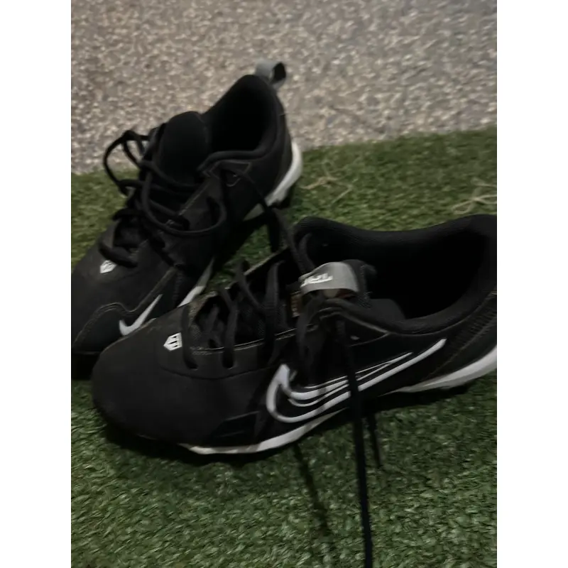 Black Kid's 6y Youth Nike Low Top Trout Molded Cleats (Used)