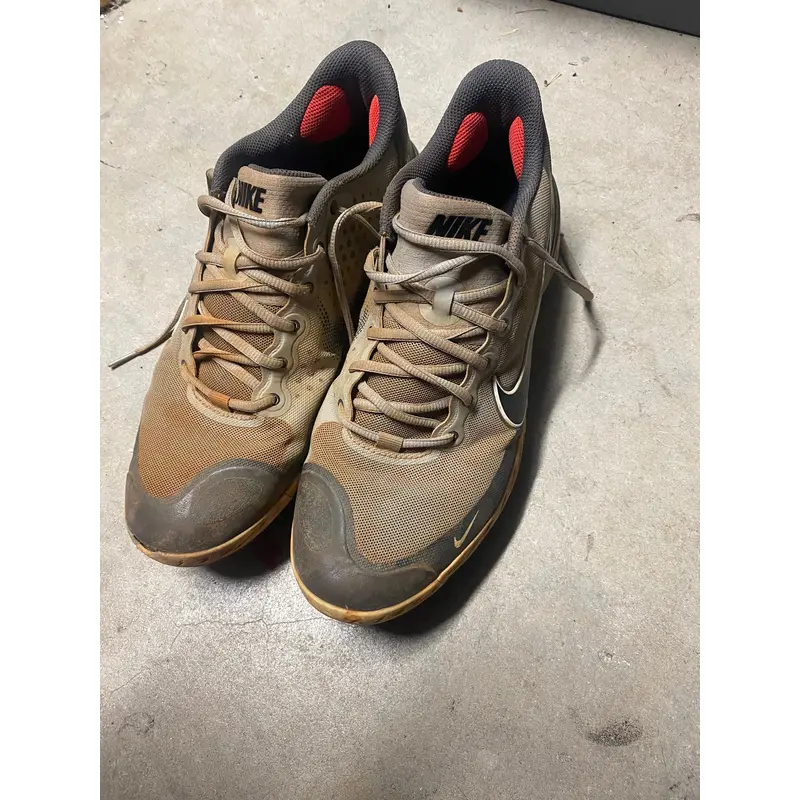 Men's Size M 10.5 (W 11.5) Nike Nike alpha huarache elite 4 (Used)