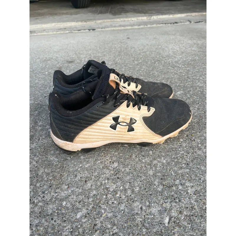 Under Armor Baseball Cleats Size 10