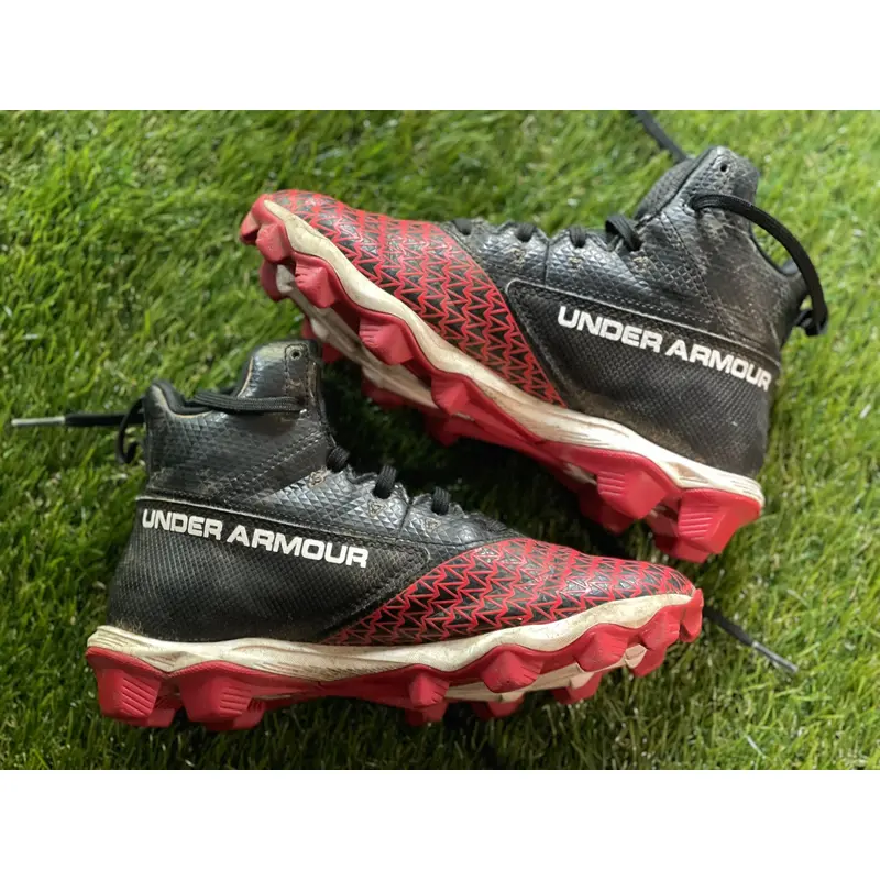 Under Armour Boys Baseball Cleat Size 2.5Y