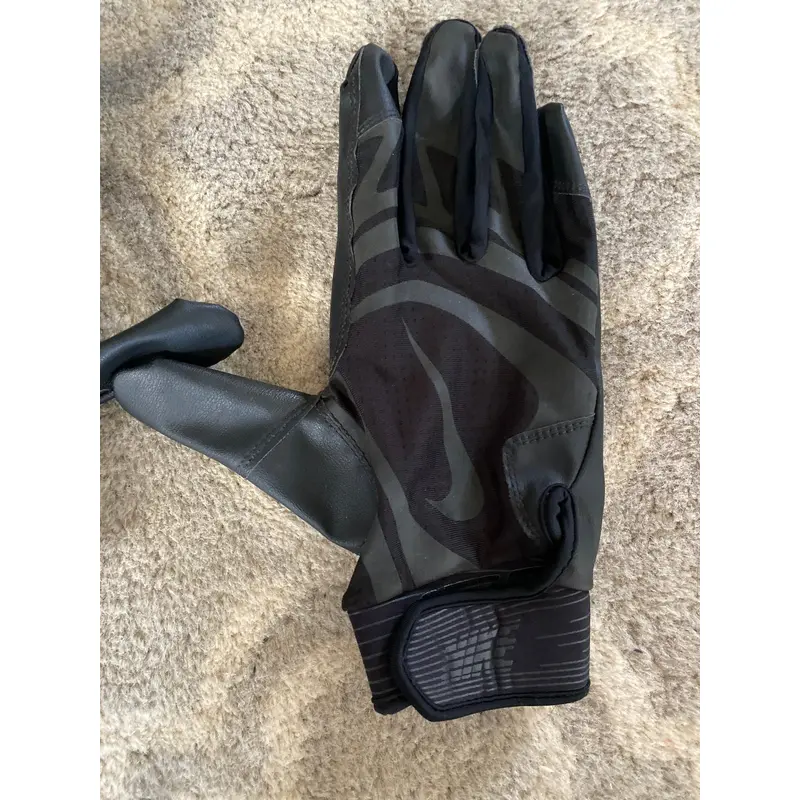 Black nike baseball batting gloves