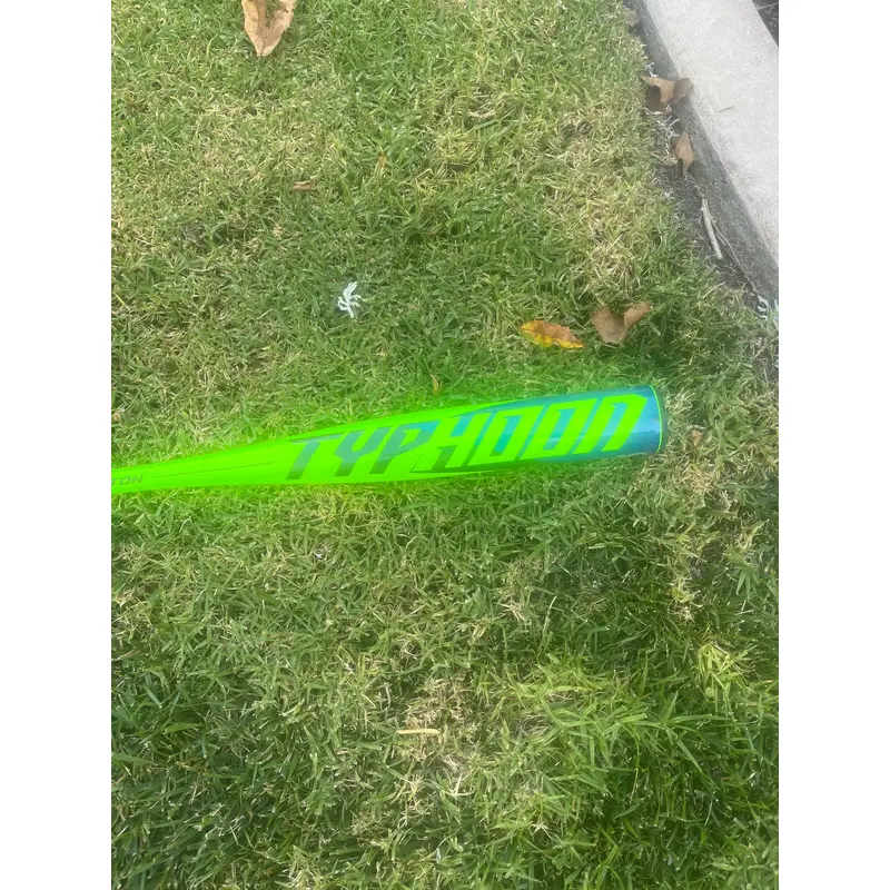 New Easton (-12) 19 oz 31" Typhoon Bat