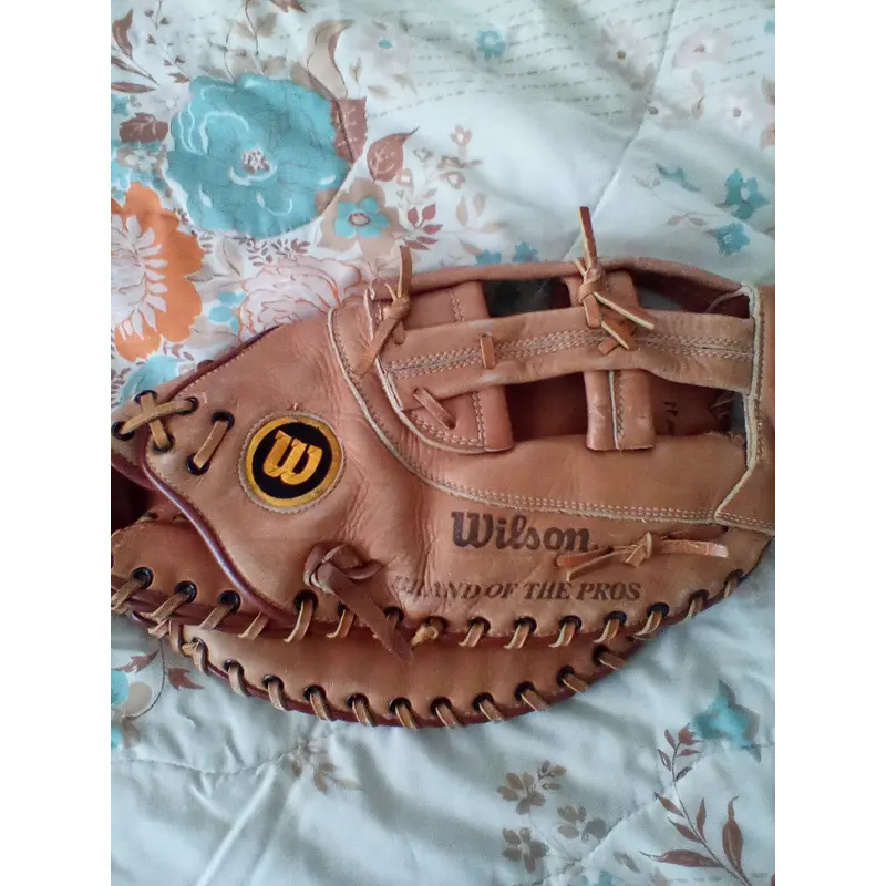 Wilson Right Hand Throw First Base A9884 Baseball Glove 13" (Used)