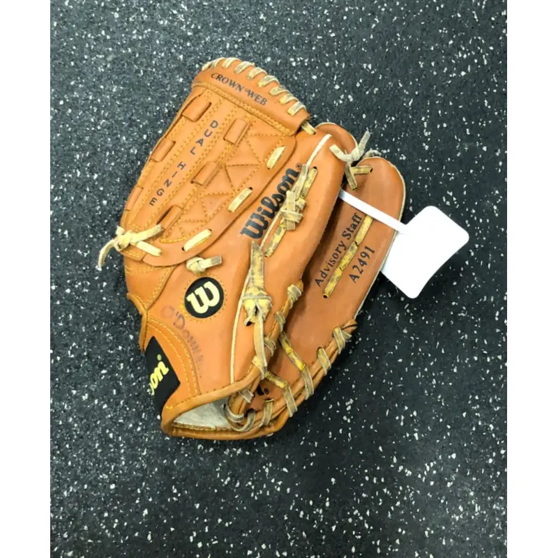 Wilson Right Hand Throw Infield A2491 Baseball Glove 11" (Used)