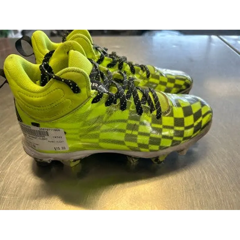Used Under Armour CLEAT BB/SB Cleats Neon Green Junior 04 11868-S000063835