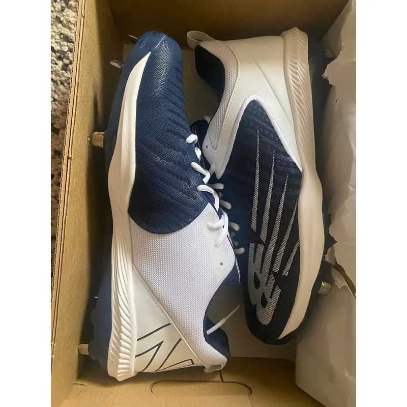 4040 v6 mens baseball cleats