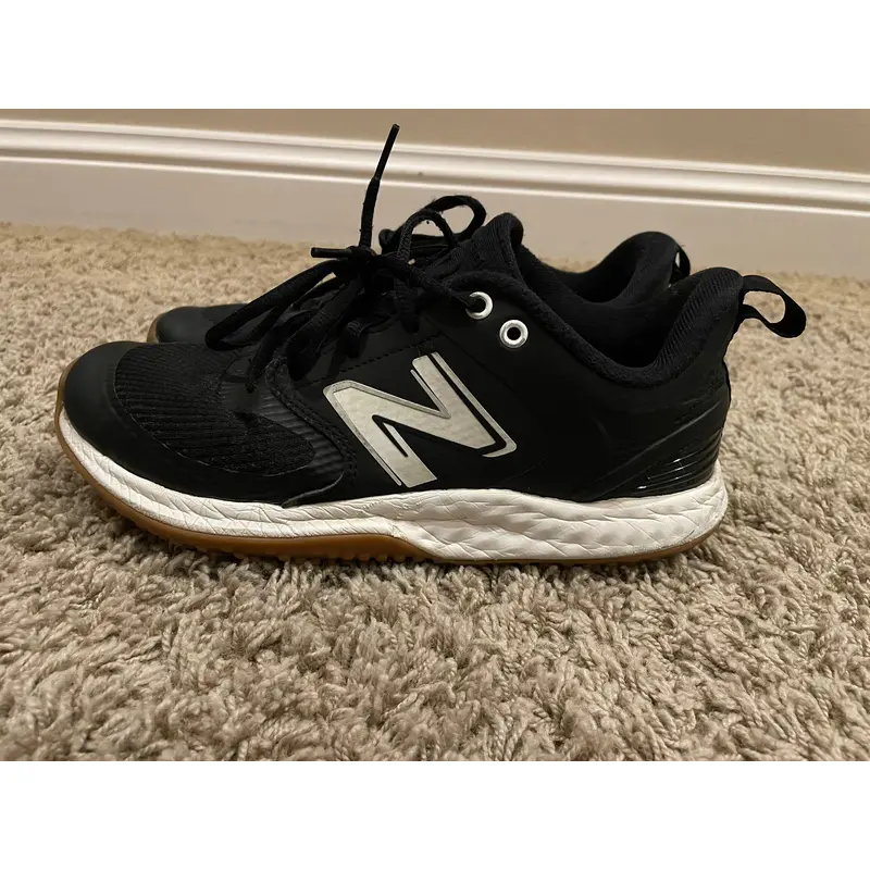 Unisex Youth Size M 7.5 (W 8.5) New Balance (Used)