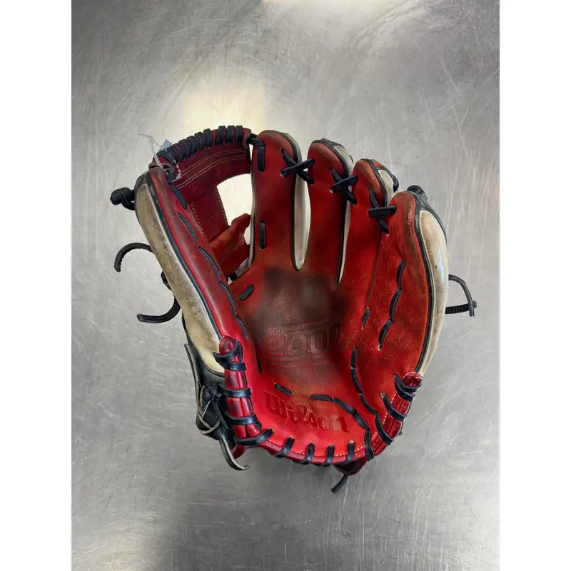 Wilson RH A2000 Baseball Glove 11.5" (Used)