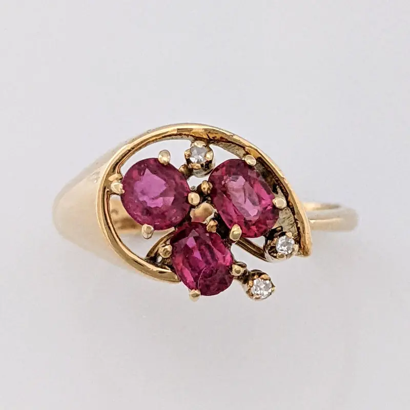 14K RUBY OVAL 3X4 (3) WITH (3) MELEE ESTATE RING 3.4 GRAMS