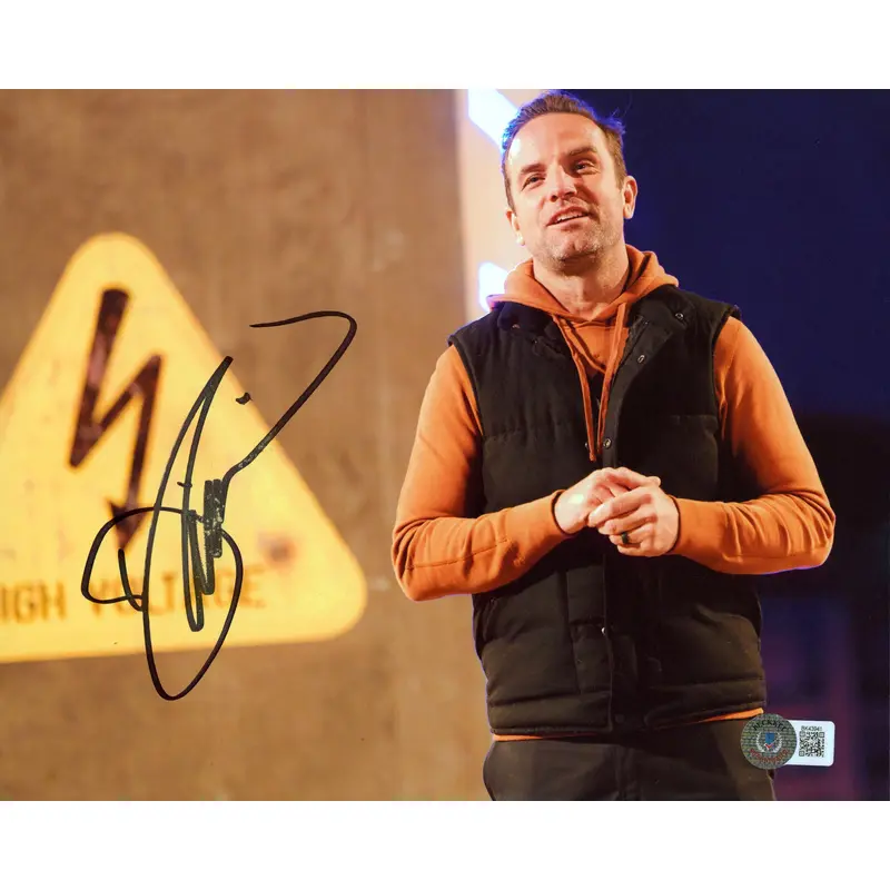 TJ Lavin The Challenge Authentic Signed 8x10 Horizontal Photo BAS #BK43941