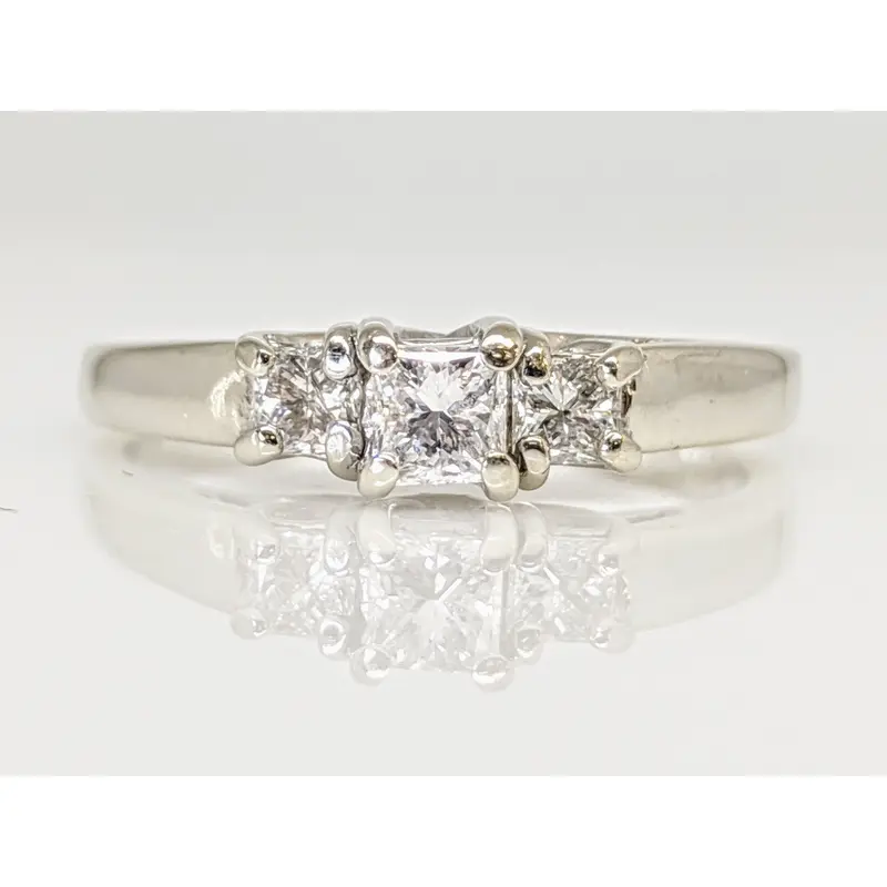 14K WHITE .44 CARAT TOTAL WEIGHT SI2 G DIAMOND ROUND (3) TRINITY ESTATE RING 2.7 GRAMS
