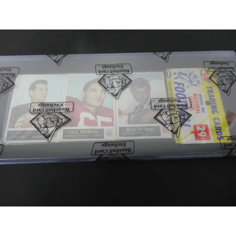 1965 Philadelphia Football Unopened Rack Pack (BBCE)