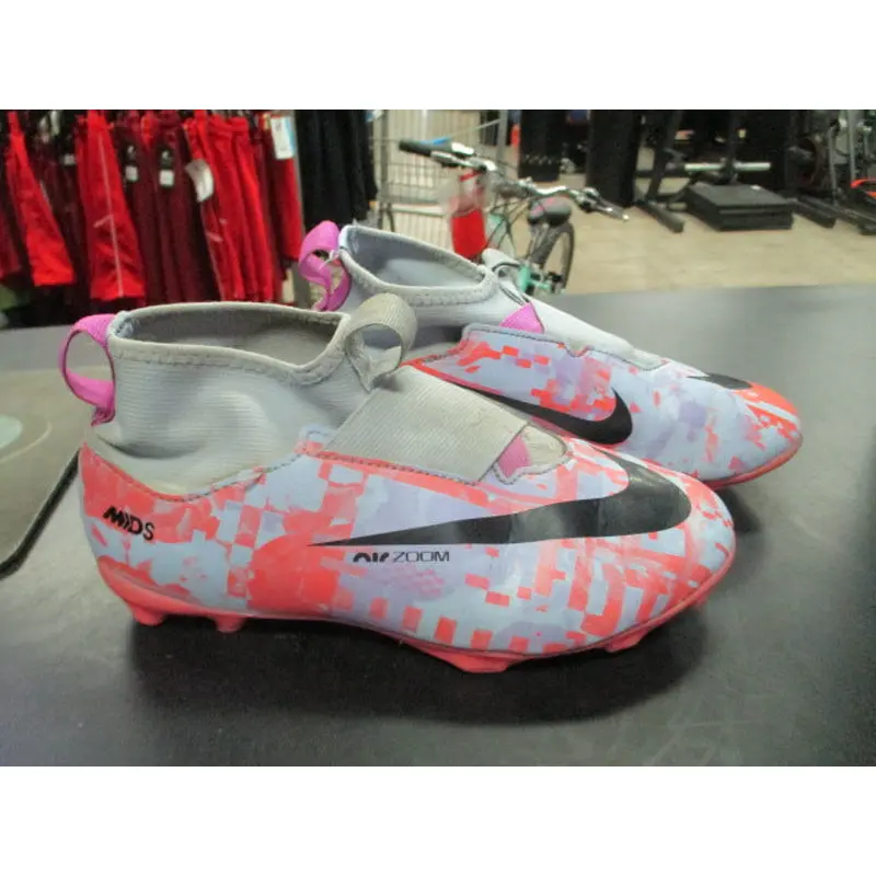 Used Nike Mercurial Soccer Cleats Size 3.5 (Wear On Cleats)