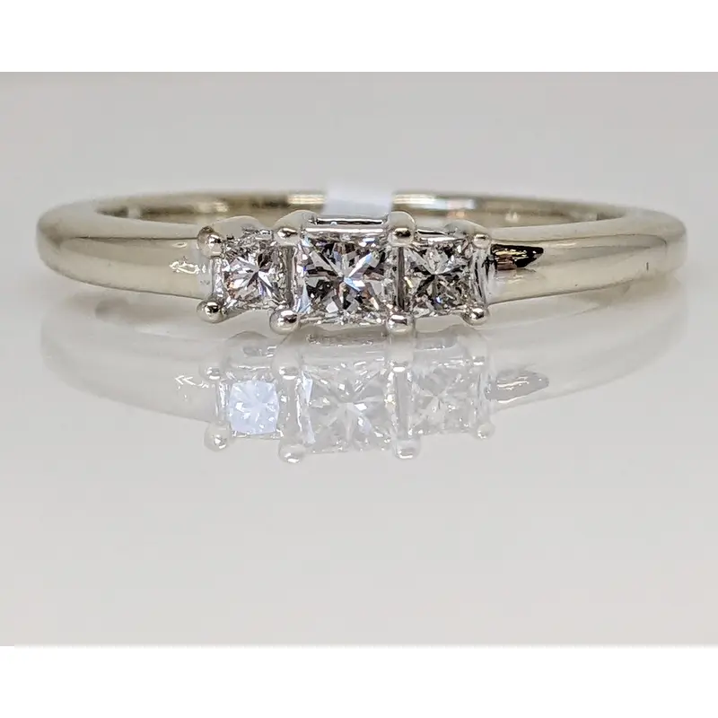 14K WHITE .20 CARAT TOTAL WEIGHT SI2 H DIAMOND ROUND (3) TRINITY ESTATE RING 2.7 GRAMS