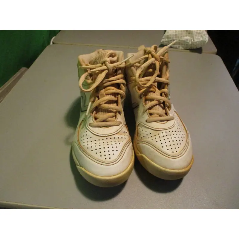 Used New Balance Size 2 Cleats