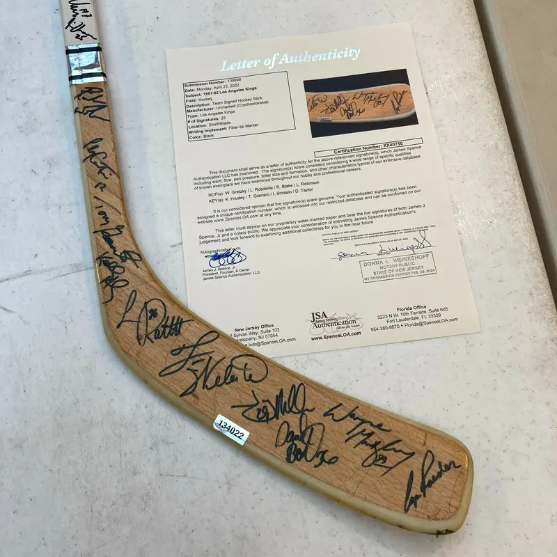 1991-92 Los Angeles Kings Stanley Cup Team Signed Stick Wayne Gretzky JSA COA