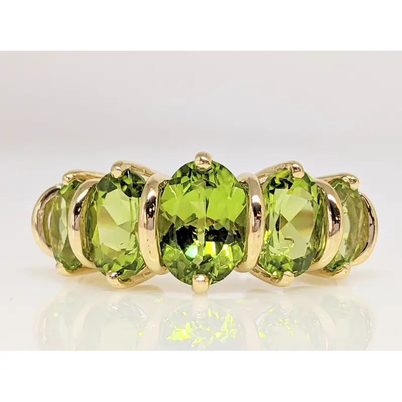 14K PERIDOT GRADUATED OVAL 6X8 (5) STONE ESTAE RING 4.1 GRAMS
